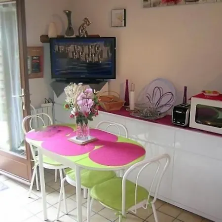 Les Mathes La Palmyre - Maison Mitoyenne Avec Piscine Collective Apartamento *