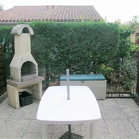 Les Mathes La Palmyre - Maison Mitoyenne Avec Piscine Collective Apartamento Les Mathes